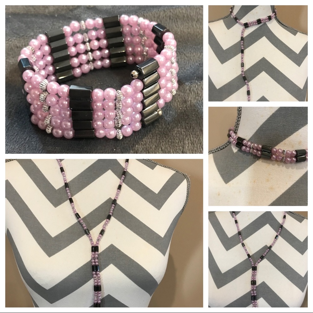 Magnetic necklace or bracelet